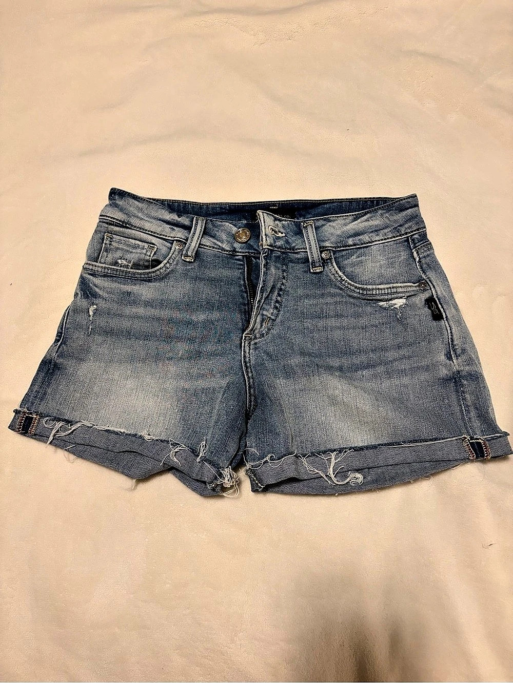 Silver Jeans Co. Suki Short. Distressed Denim Shorts in Blue Waist 25